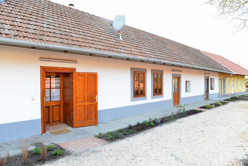 Rigofuetty Vendeghaz Hotel Tiszaalpar Buitenkant foto
