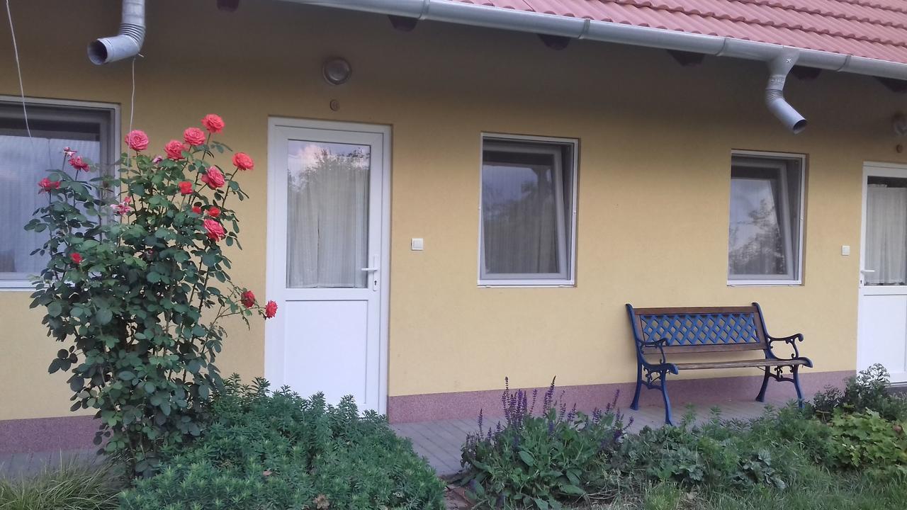 Rigofuetty Vendeghaz Hotel Tiszaalpar Buitenkant foto